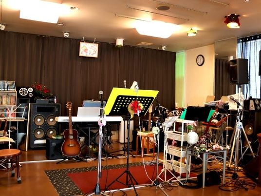 音楽機材のある多目的室  