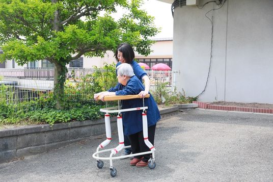 歩行訓練が行われる庭