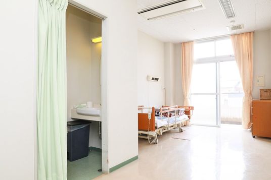 光が差し込む居室