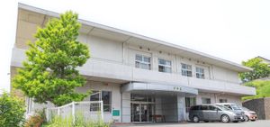 広々とした建物の外観