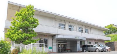 広々とした建物の外観