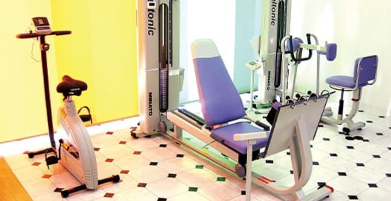 トレーニング器具が並ぶ機能訓練室