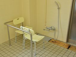 手すり付き浴室の設備