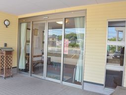 エントランスの明るい様子