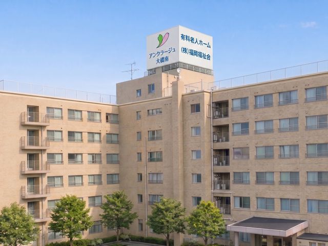 施設外観 外観 緑豊かな環境に囲まれた、温かみのある建物が印象的です。大きな窓から自然光が差し込みます。