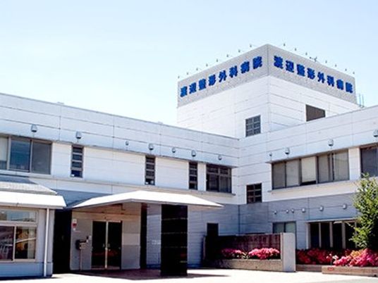 明るい外観の建物  