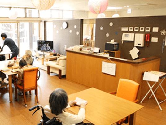 広々としたラウンジ