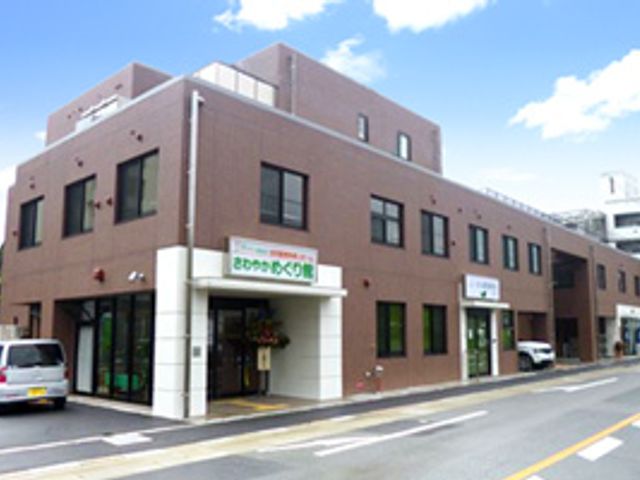 大きな建物の外観 外観 広々とした開放感のある雰囲気です。就職を考える方にお勧めの働きやすい環境が整っています。