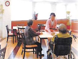 ケアスタッフと利用者の食堂
