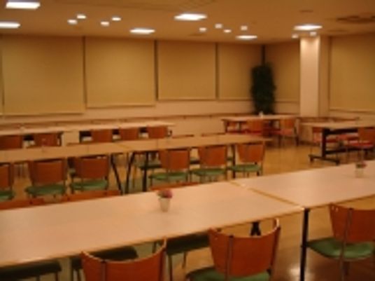 広い室内の様子
