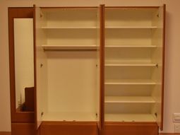 茶色のおしゃれなクローゼット