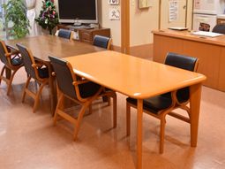 落ち着いた空間の食堂