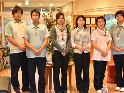 スタッフ集合写真