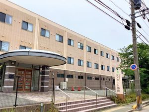 建物正面の外観  