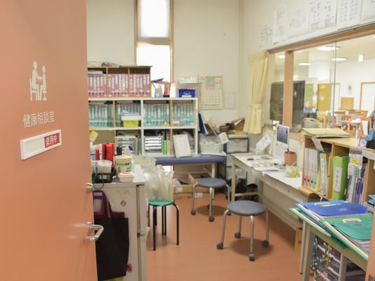 職員室の忙しい様子