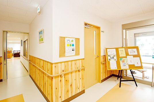 廊下の明るい雰囲気