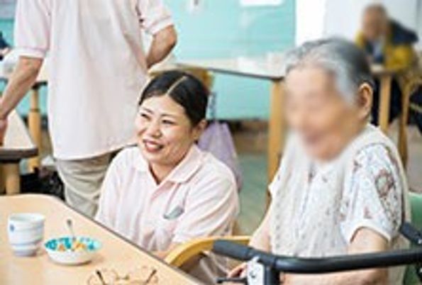 笑顔の交流の様子