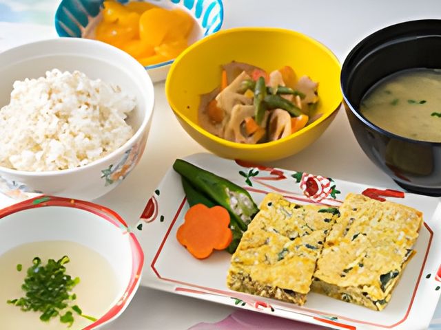 彩りのある食事 料理 栄養バランスを考えた彩りある食事です。四季折々の食材を活かしたメニューを提供しています。
