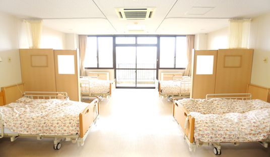 光が差し込む居室