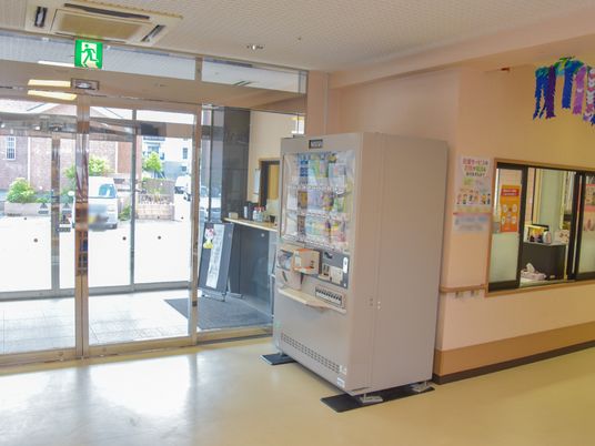 広々とした明るいエントランス