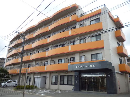 4階建て外観  