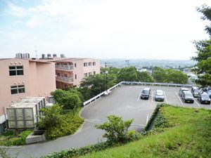 広々とした駐車場