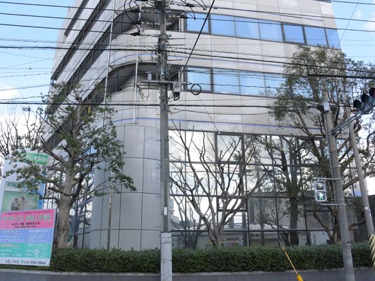 現代的な建物の外観