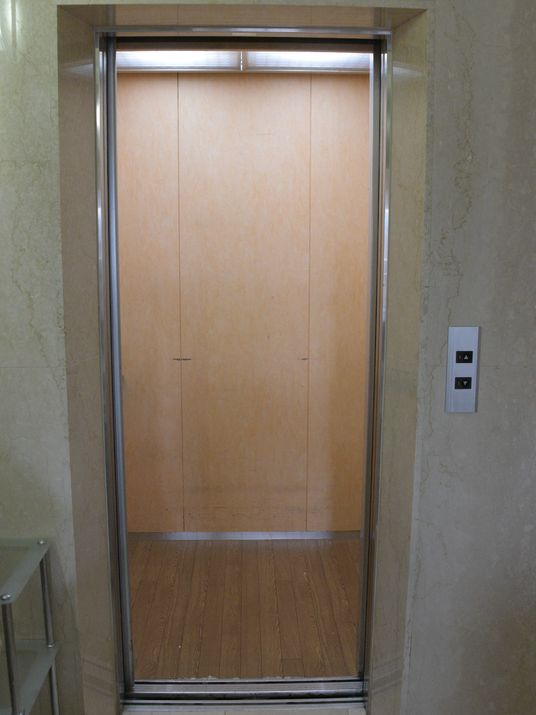 シンプルなエレベーター