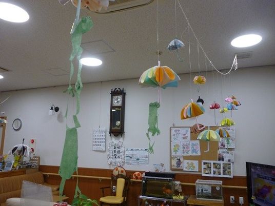 飾り付けのある多目的室  