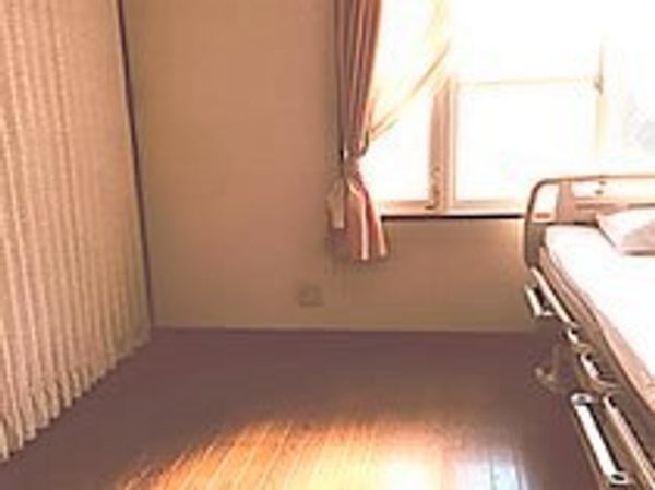 明るい居室の様子
