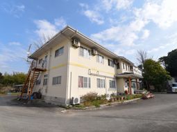 外観の明るい建物