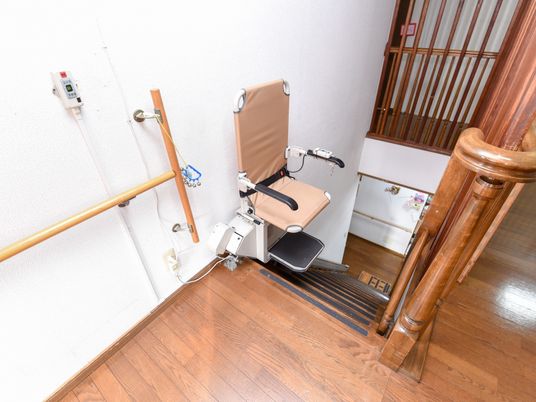  階段の昇降を助ける設備  