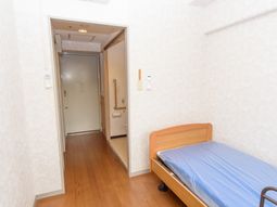 個室と廊下の門出