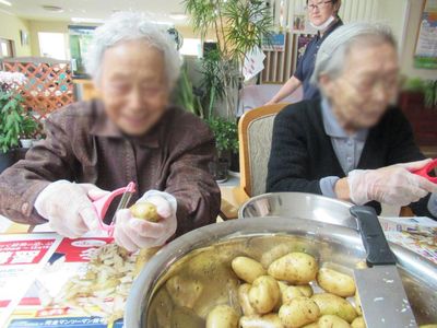 調理の準備をする様子