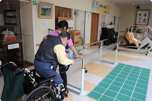 訓練に励む様子の訓練室