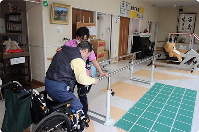 訓練に励む様子の訓練室