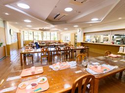 ダイニングルームの明るい様子