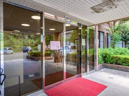 エントランスの明るい様子