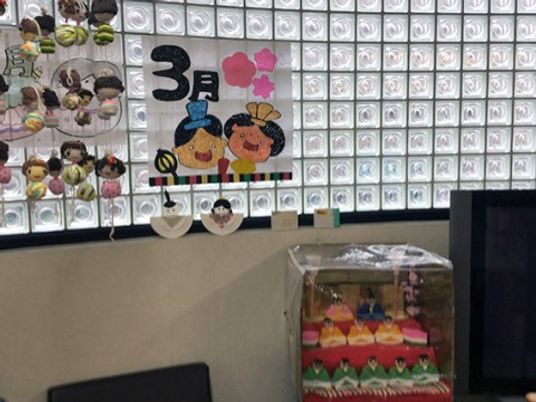 壁飾りと飾り人形の掲示物