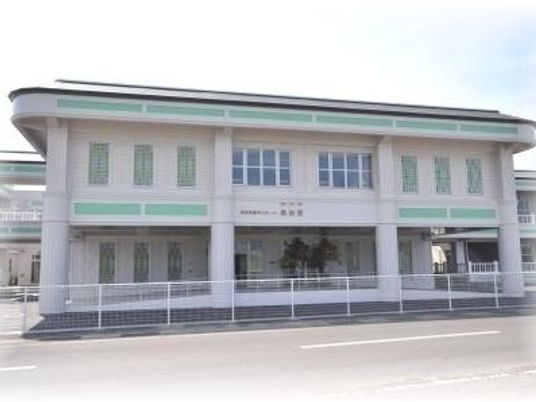 明るい建物外観  
