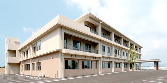 広々とした施設外観