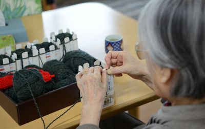 手芸を楽しむ様子