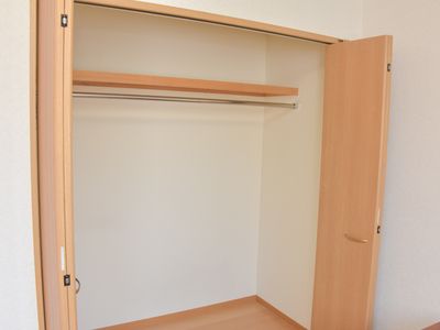 木製の洋室クローゼット