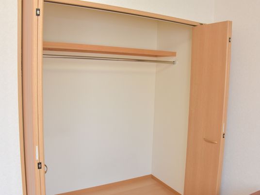 木製の洋室クローゼット