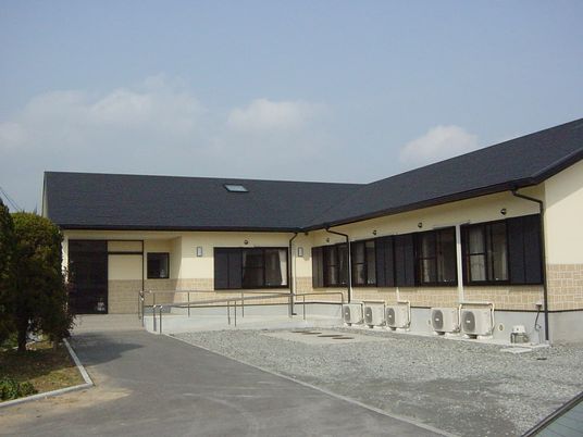 落ち着いた庭の外観