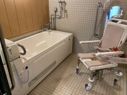 介護用浴室の内部