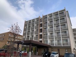 高層の建物外観