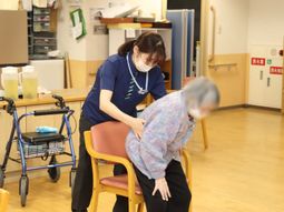 支援の様子が見える空間