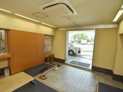 エントランスの明るい空間