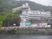 山際の建物外観  